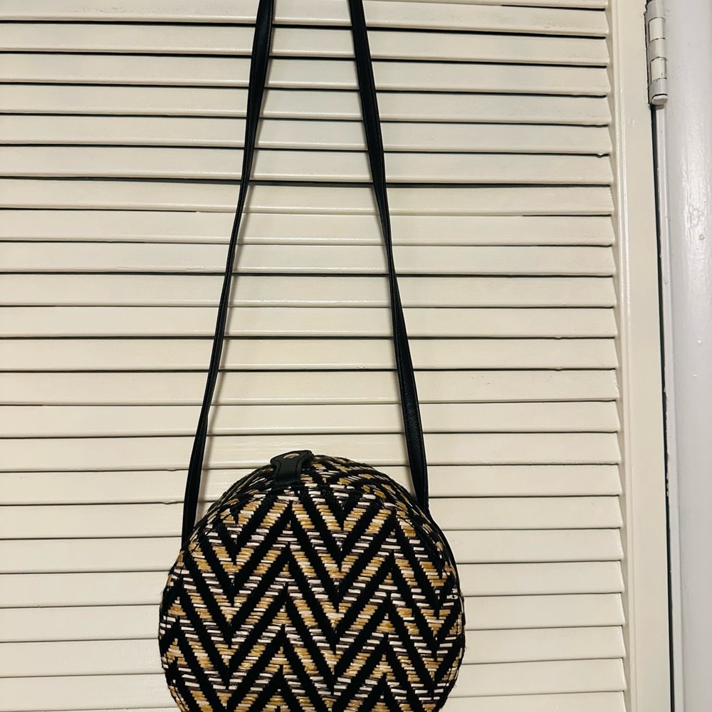 Chevron Patterned Black and Gold Round Crossbody Bag